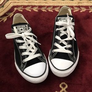 CONVERSE BLACK LOW RISE SNEAKERS